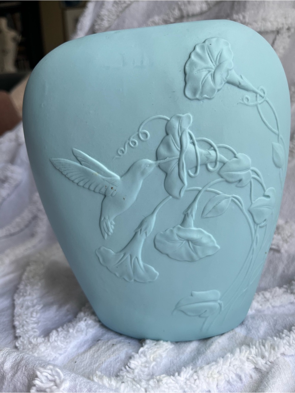 Vintage Hallmark Matte Hummingbird Relief Vase Bisque Light Blue